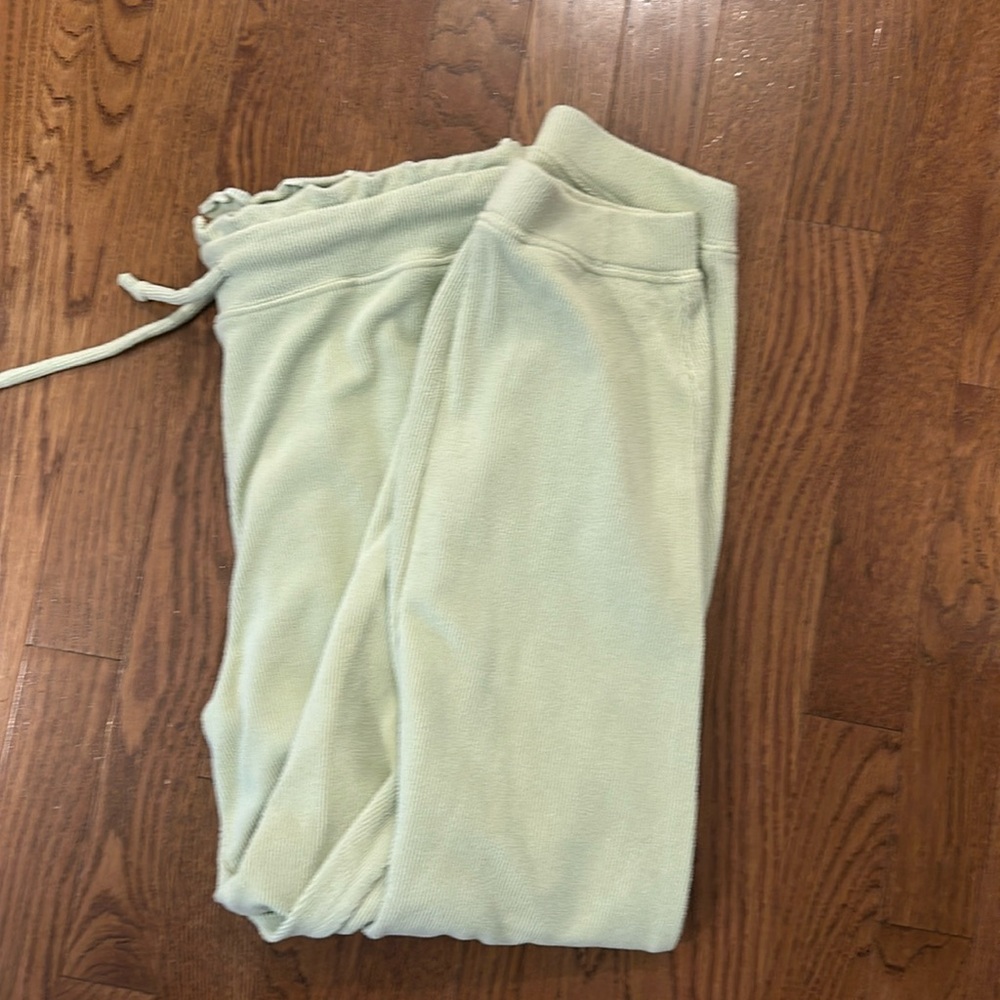 Ribbed and ruffle sweatpants